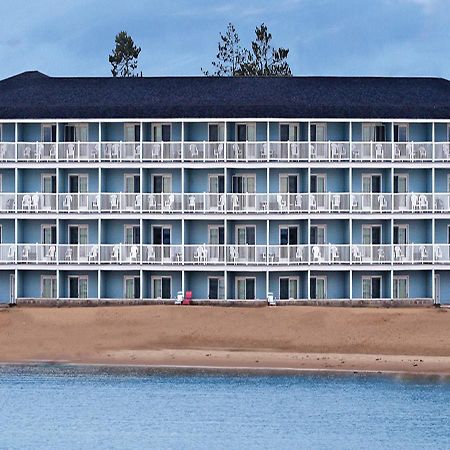 Fairview Beachfront Inn Mackinaw City Exteriör bild