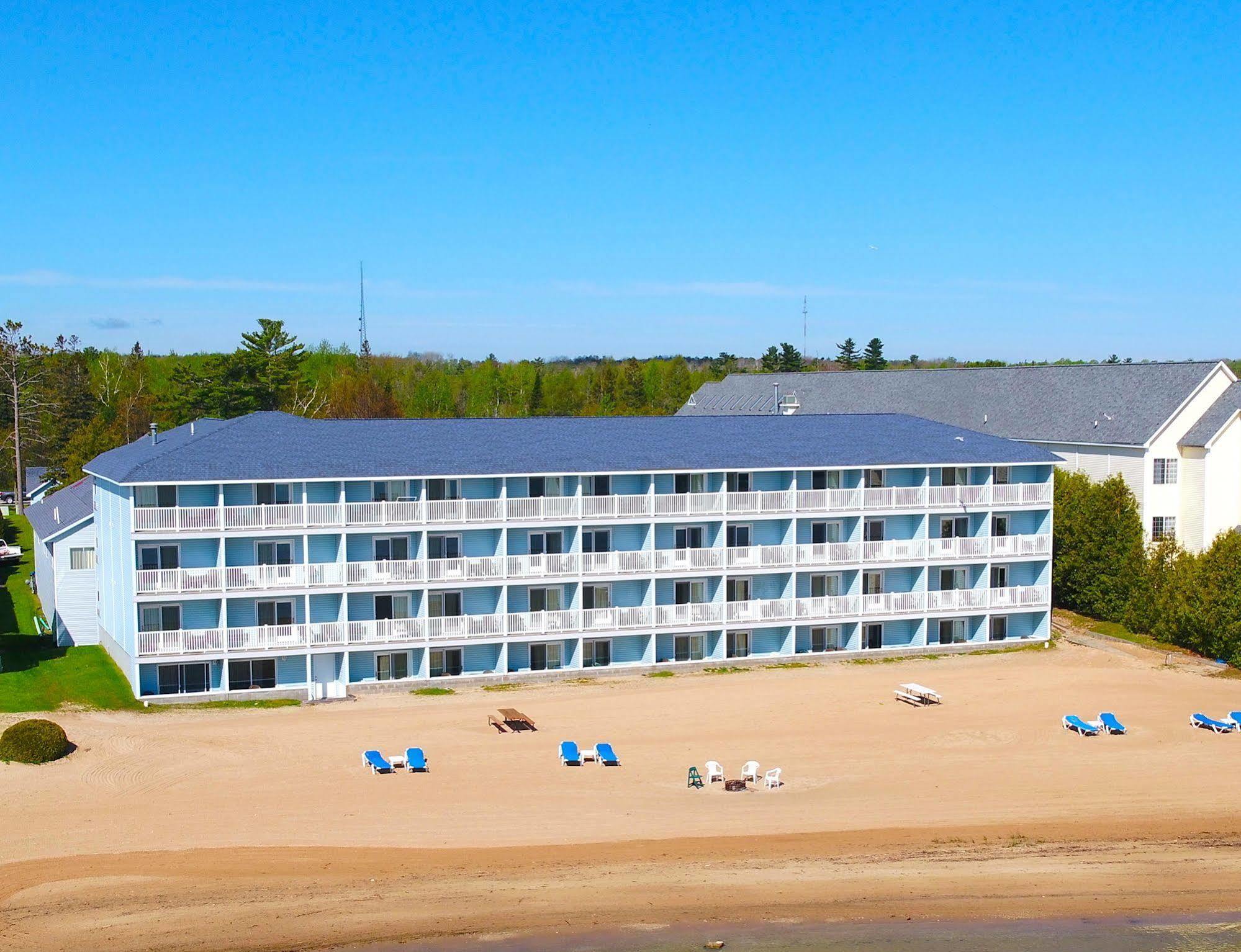 Fairview Beachfront Inn Mackinaw City Exteriör bild